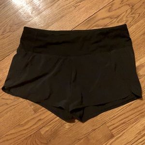 Lululemon shorts size 6